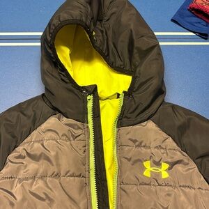 Under Armour Youth Medium coat